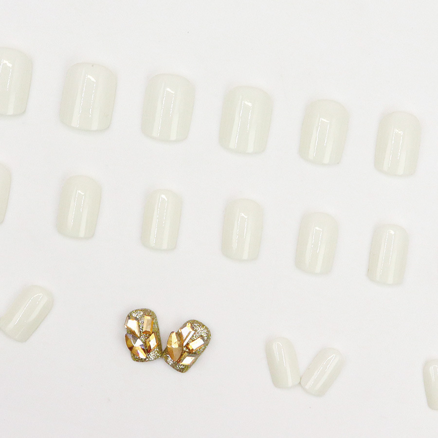 False Nails Bananahall with glue D583 White with gold 24 pcs (A9480)